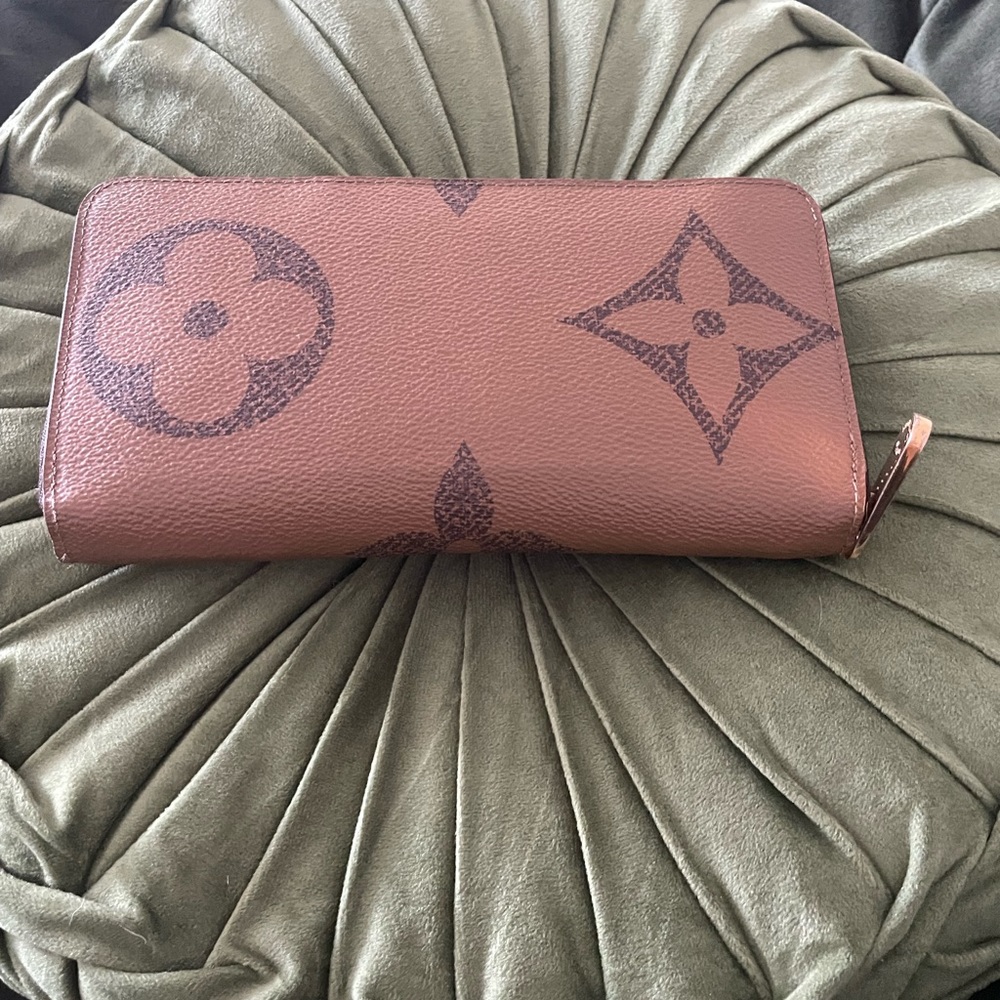 Louis Vuitton Monogram Giant Reverse Round Zipper Long Wallet RDIF 15693 - Picture 2 of 11